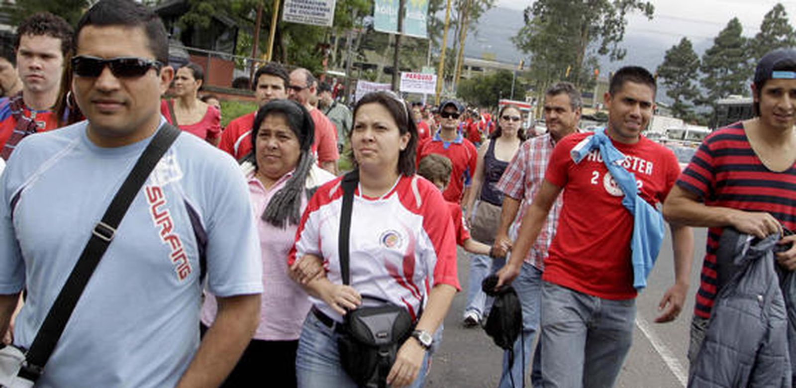Un gol en el descuento de Villa salvó el empate de la selección española tras tener que remontar dos goles después de un desastroso primer tiempo.

Foto: efe