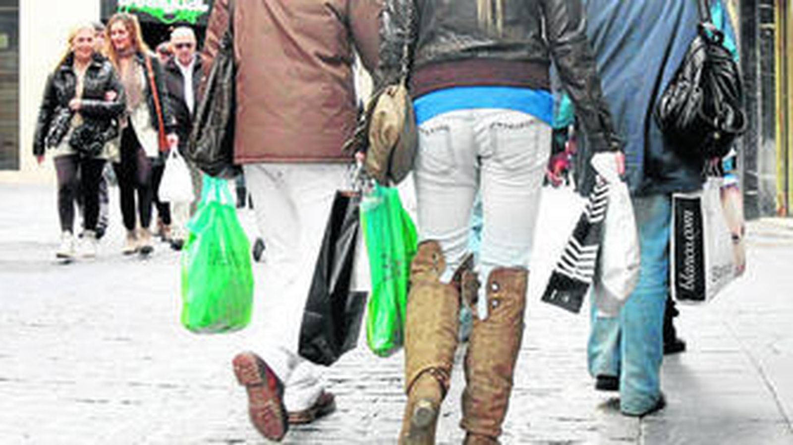 Desde un mes antes de la campaña los comercios intentan aumentar las ventas con ofertas y promociones especiales.