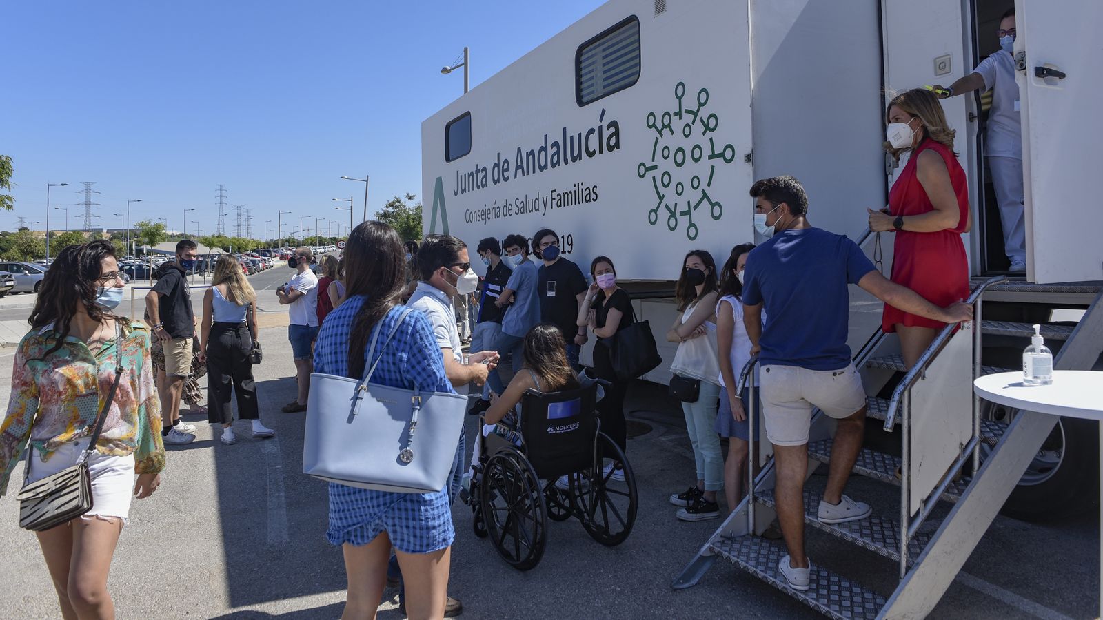 La vacunación contra el Covid a alumnos Erasmus de la Loyola, en imágenes