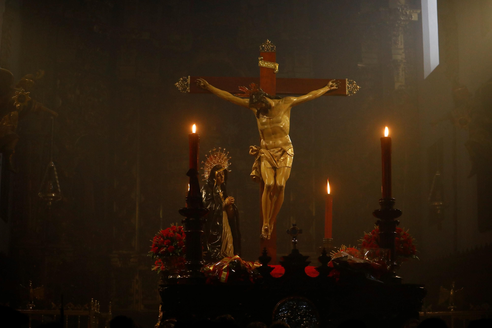 Las mejores imágenes de la Caridad en este Jueves Santo de Córdoba Las mejores imágenes de la Caridad en este Jueves Santo de Córdoba