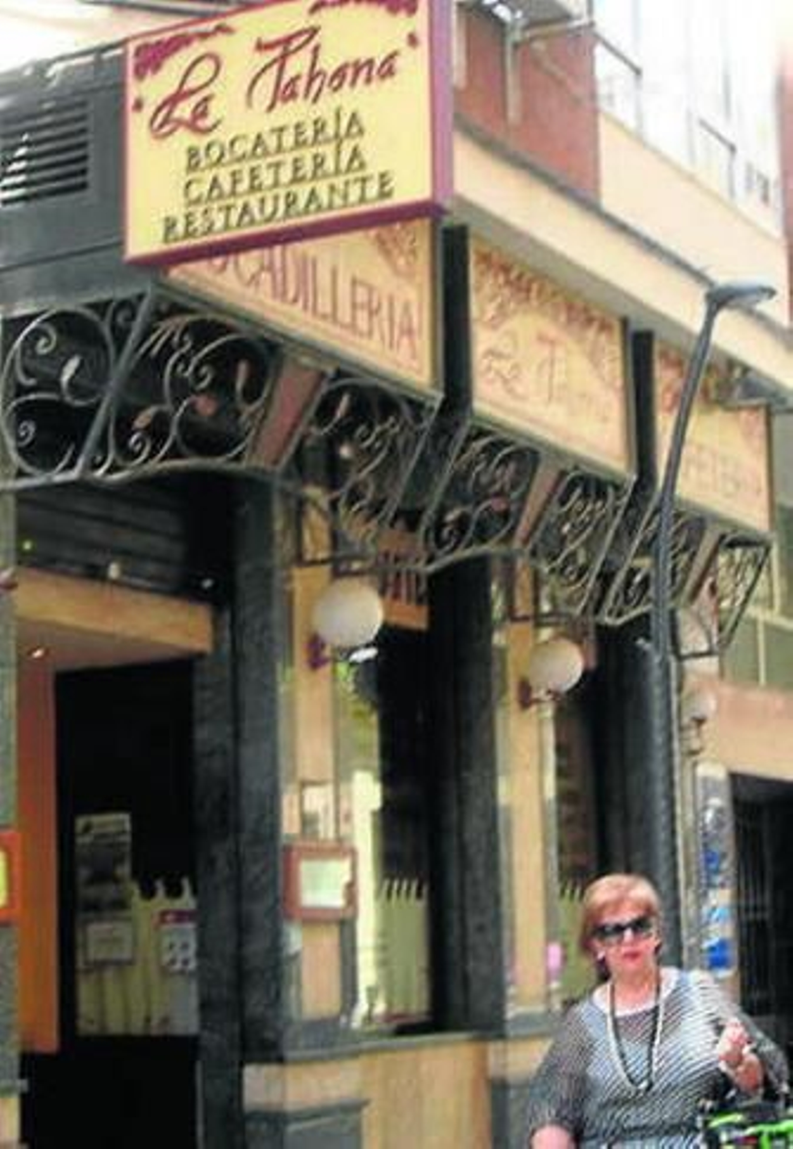 Bocadillos, tapas y comidas a la carta