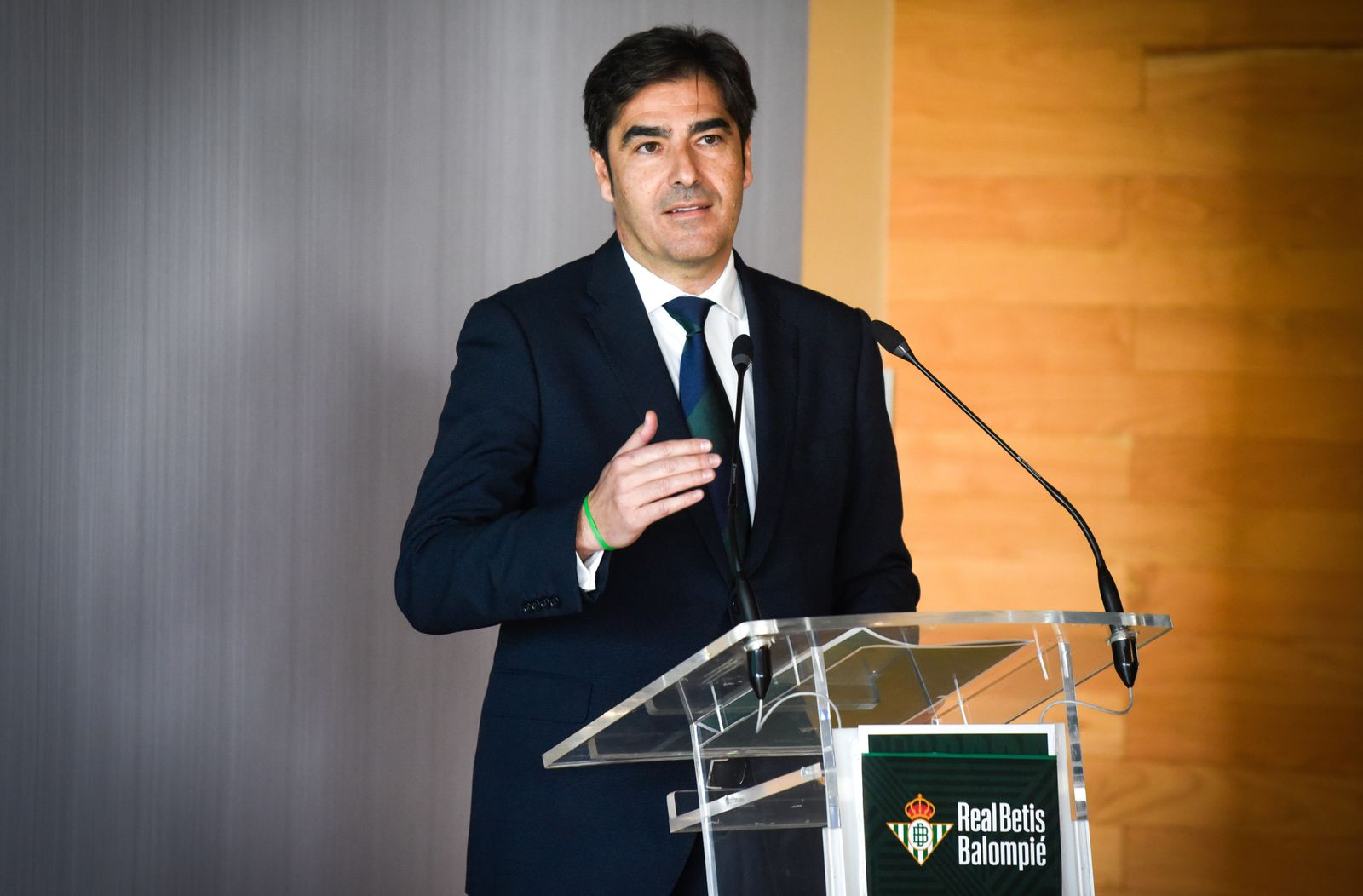 Presentación de Johnny Cardoso