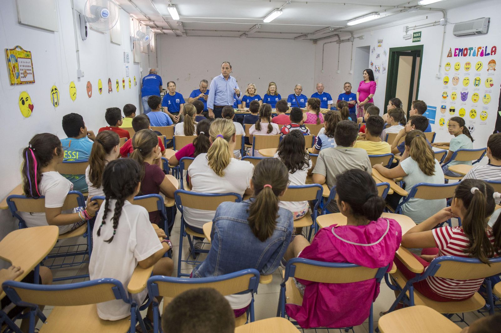 Una de las sesiones del programa 'Conoce a tus mayores' desarrollado para los escolares de la capital.