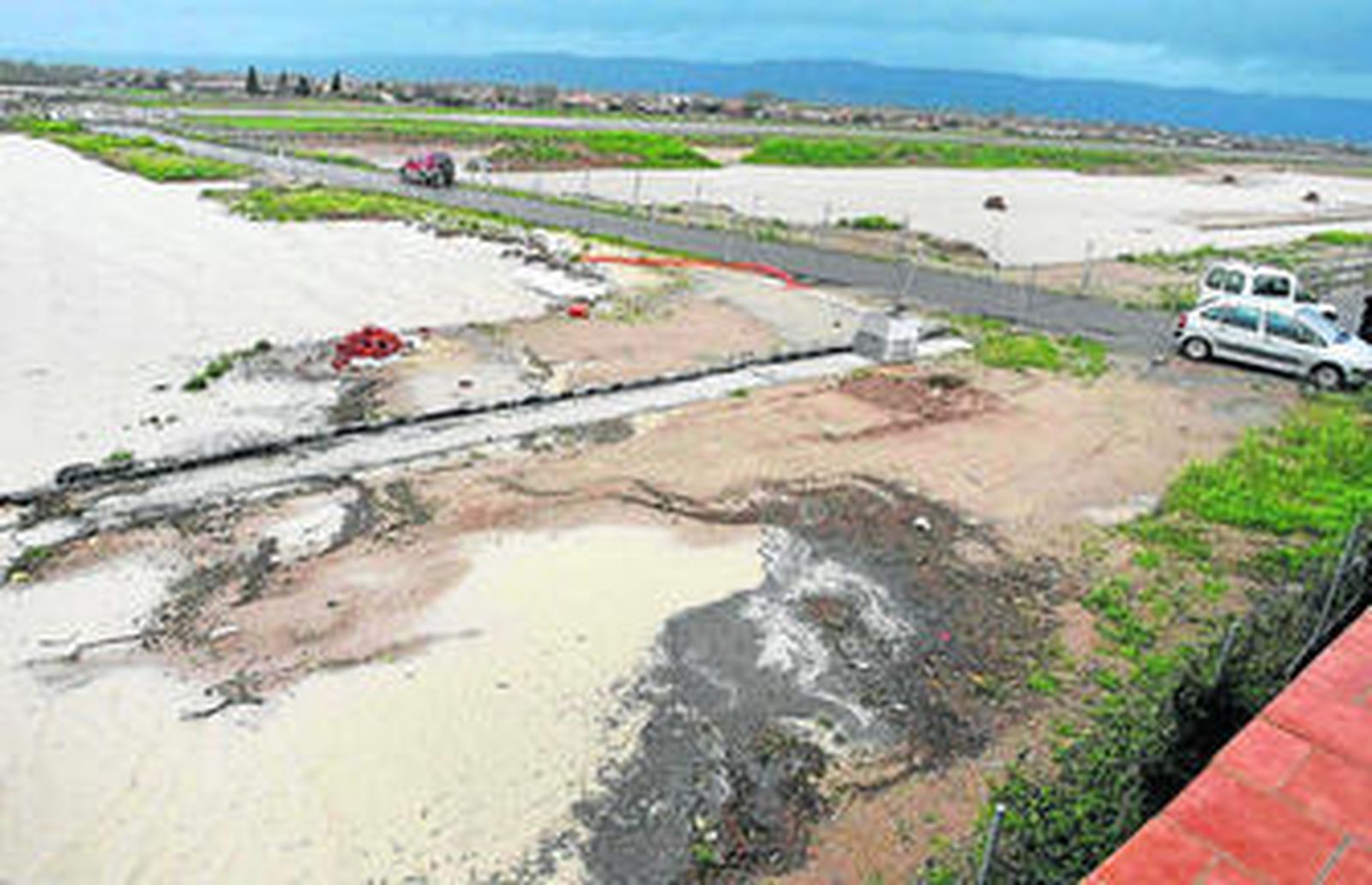 Las obras de ampliación del aeropuerto, anegadas.