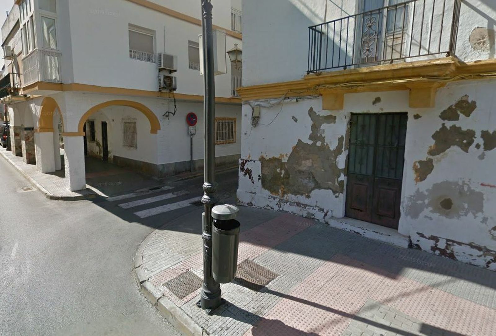 Esquina de la calle Ribera del Río con Javier de Burgos.