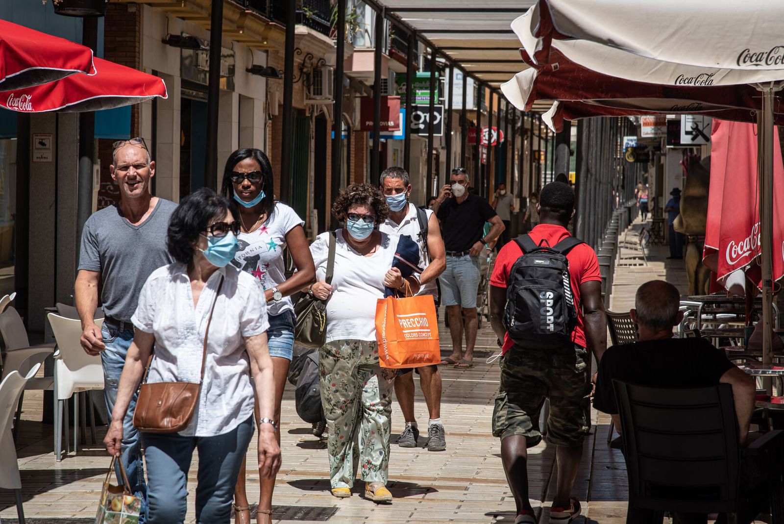 Ambiente en una calle del centro de la capital onubense.