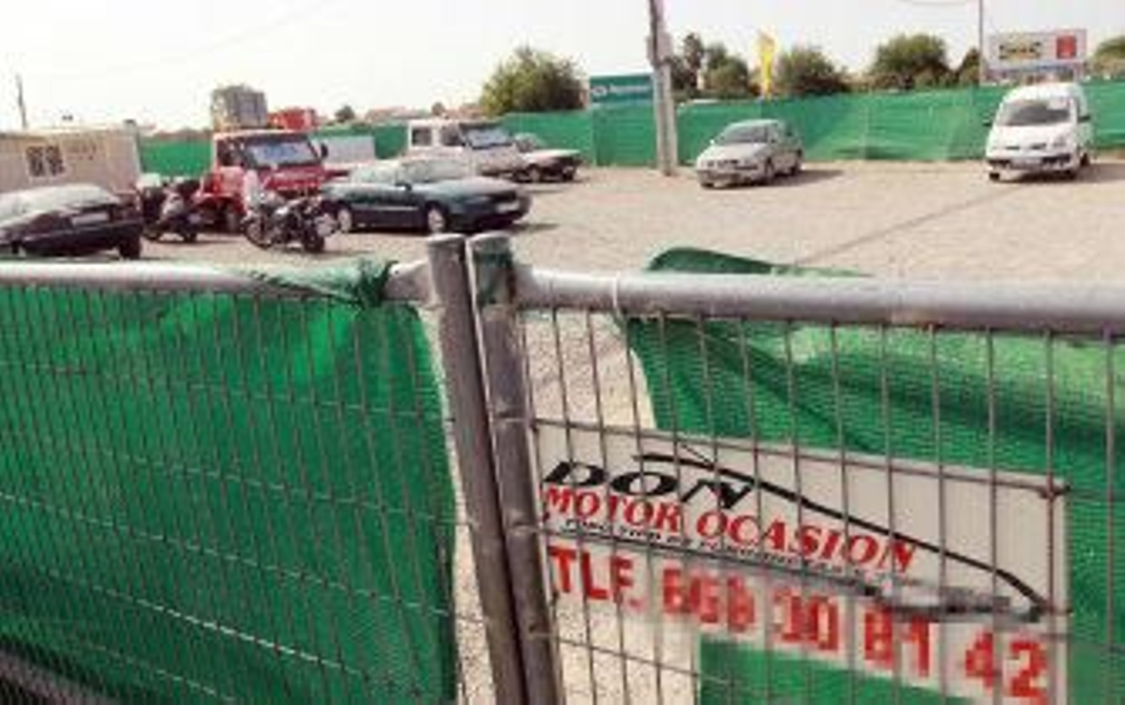 Denuncia que le desvalijan varios coches en su negocio de automóviles de ocasión