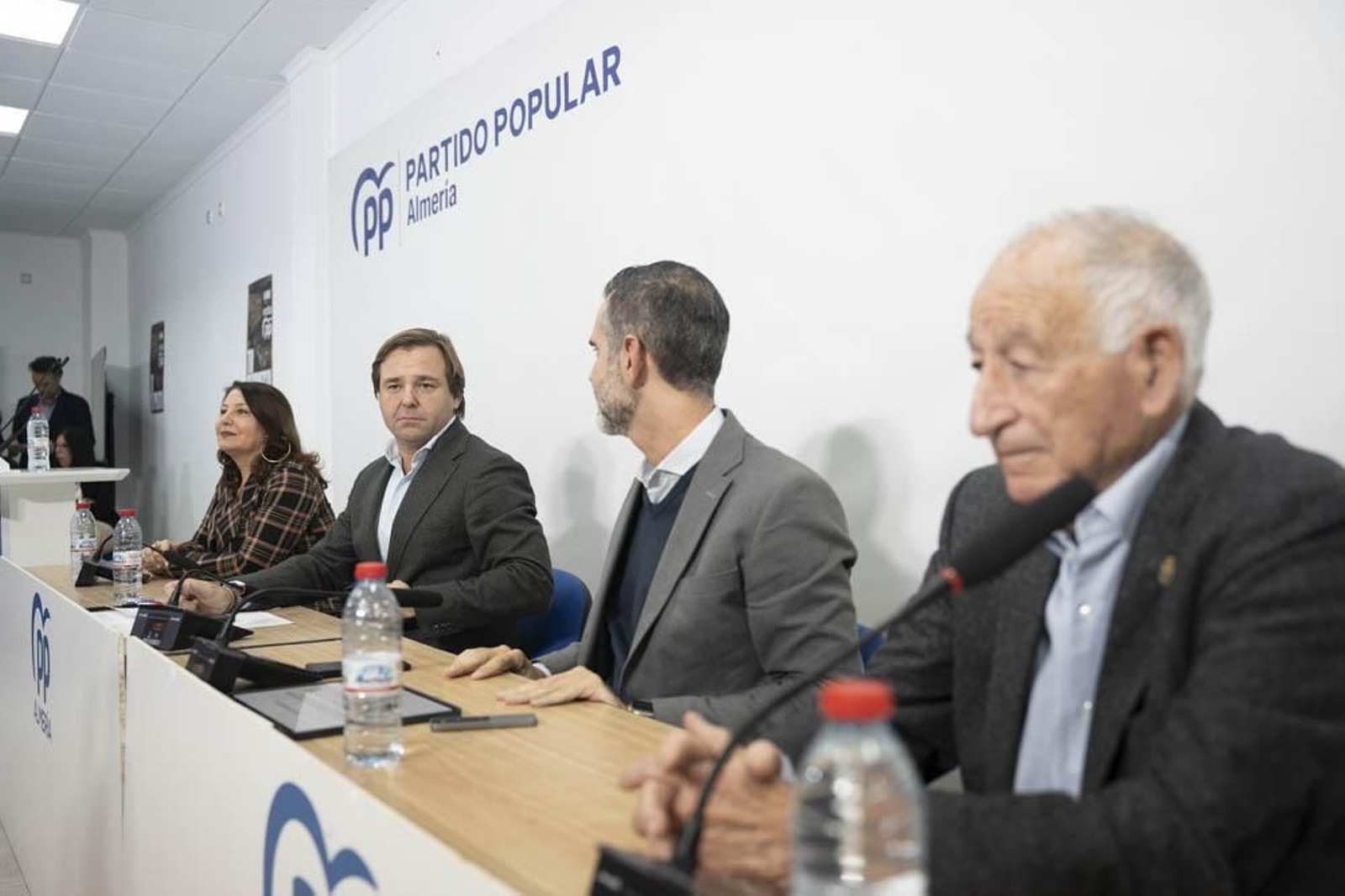 Las imágenes de la junta en la que el PP de Almería se renueva