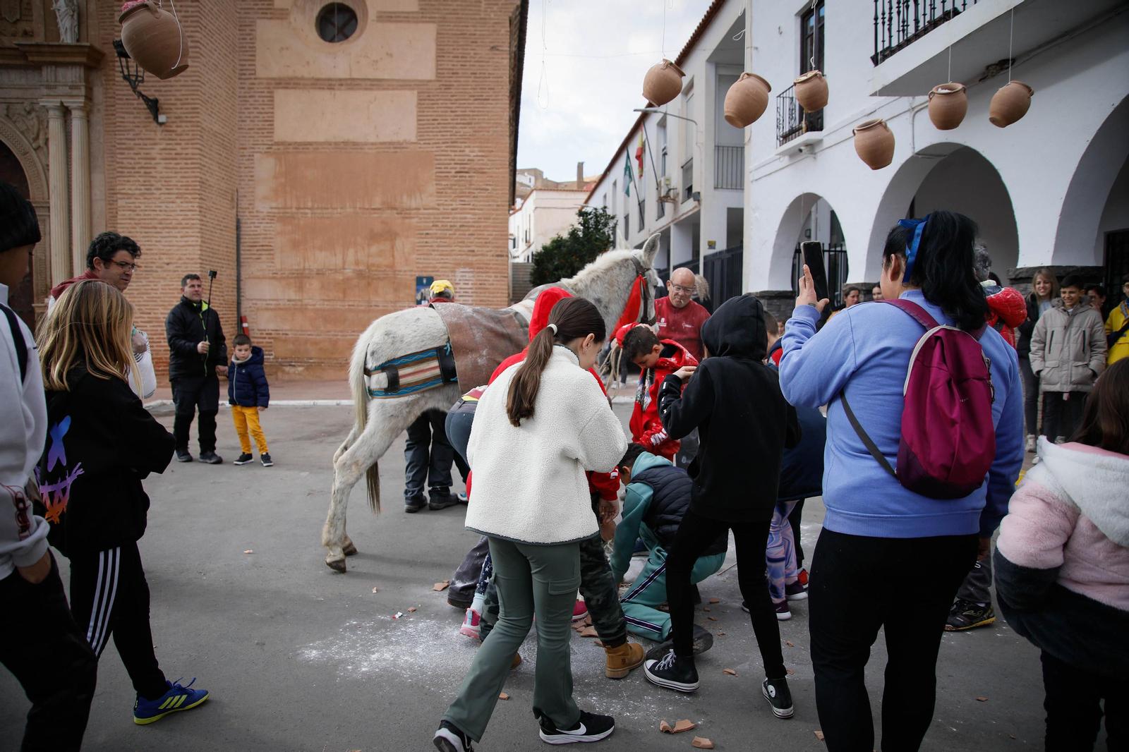 Las mejores imágenes del cierre de fiestas en Fiñana con "Las Ollas"