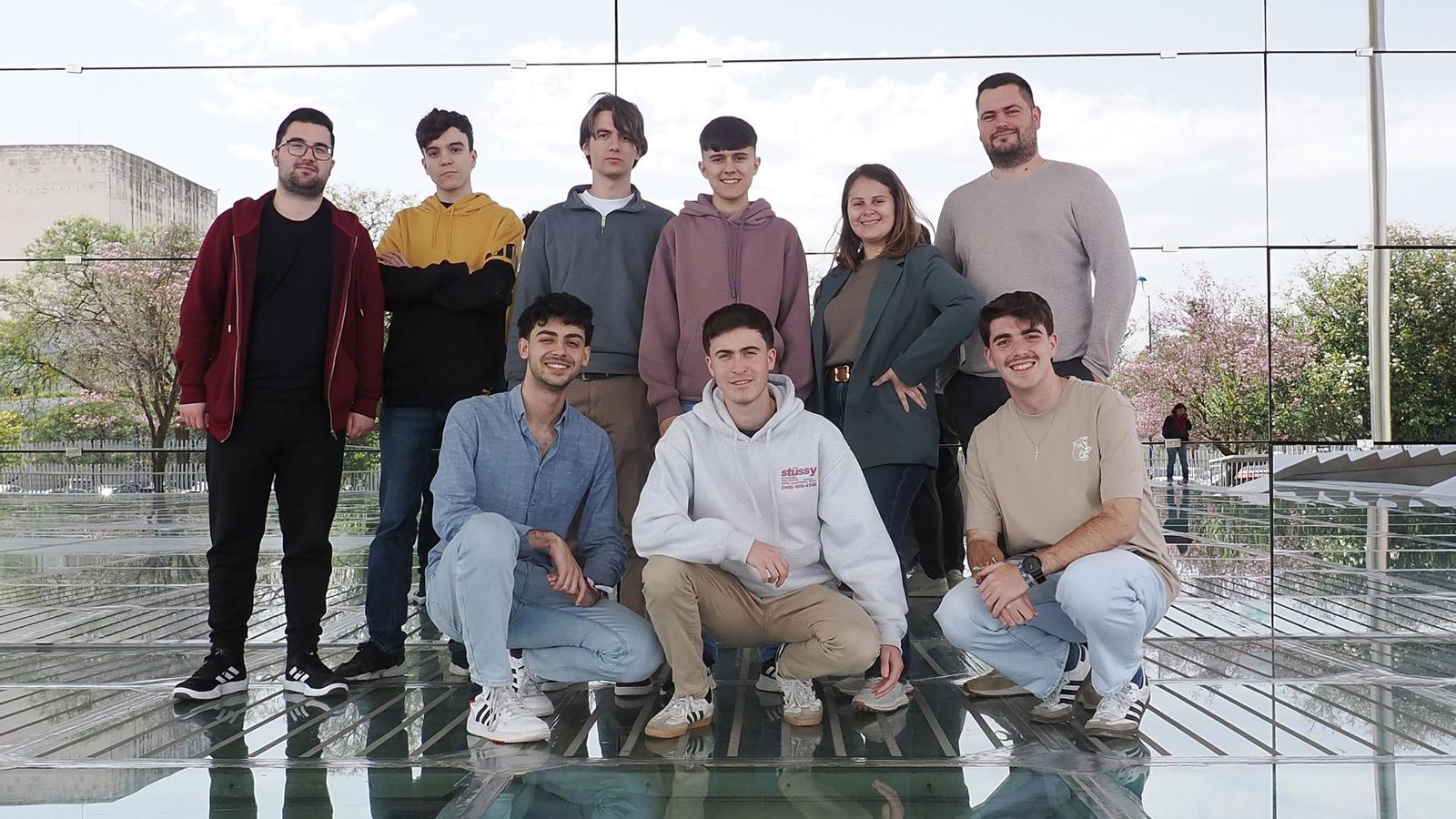 Foto del equipo de trabajo de Eonsea, con Camila Rodrigues y David Pinto (arriba, a la derecha)