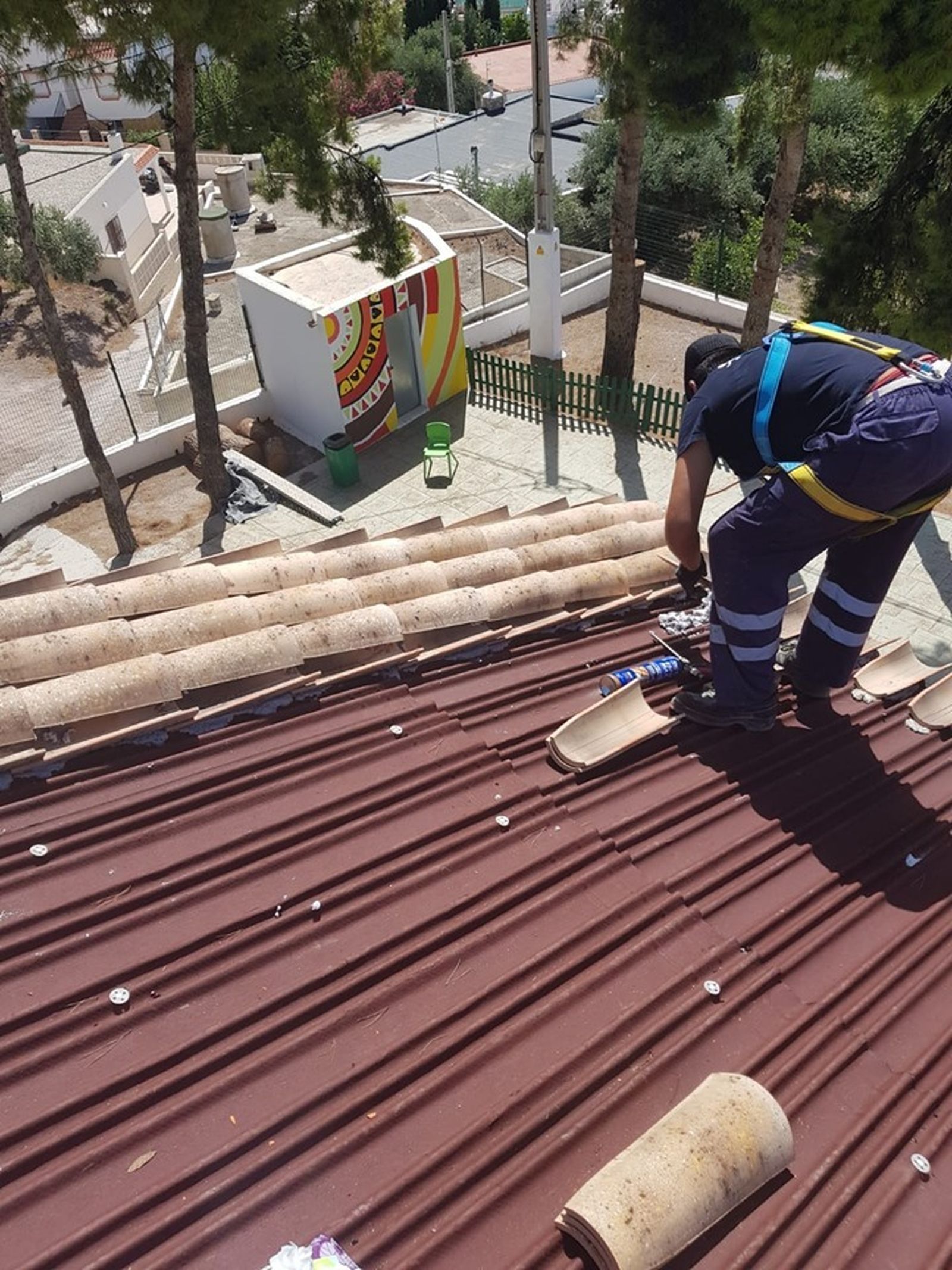 Los niños del colegio San Roque ya pueden mirar al techo sin temer a las tejas