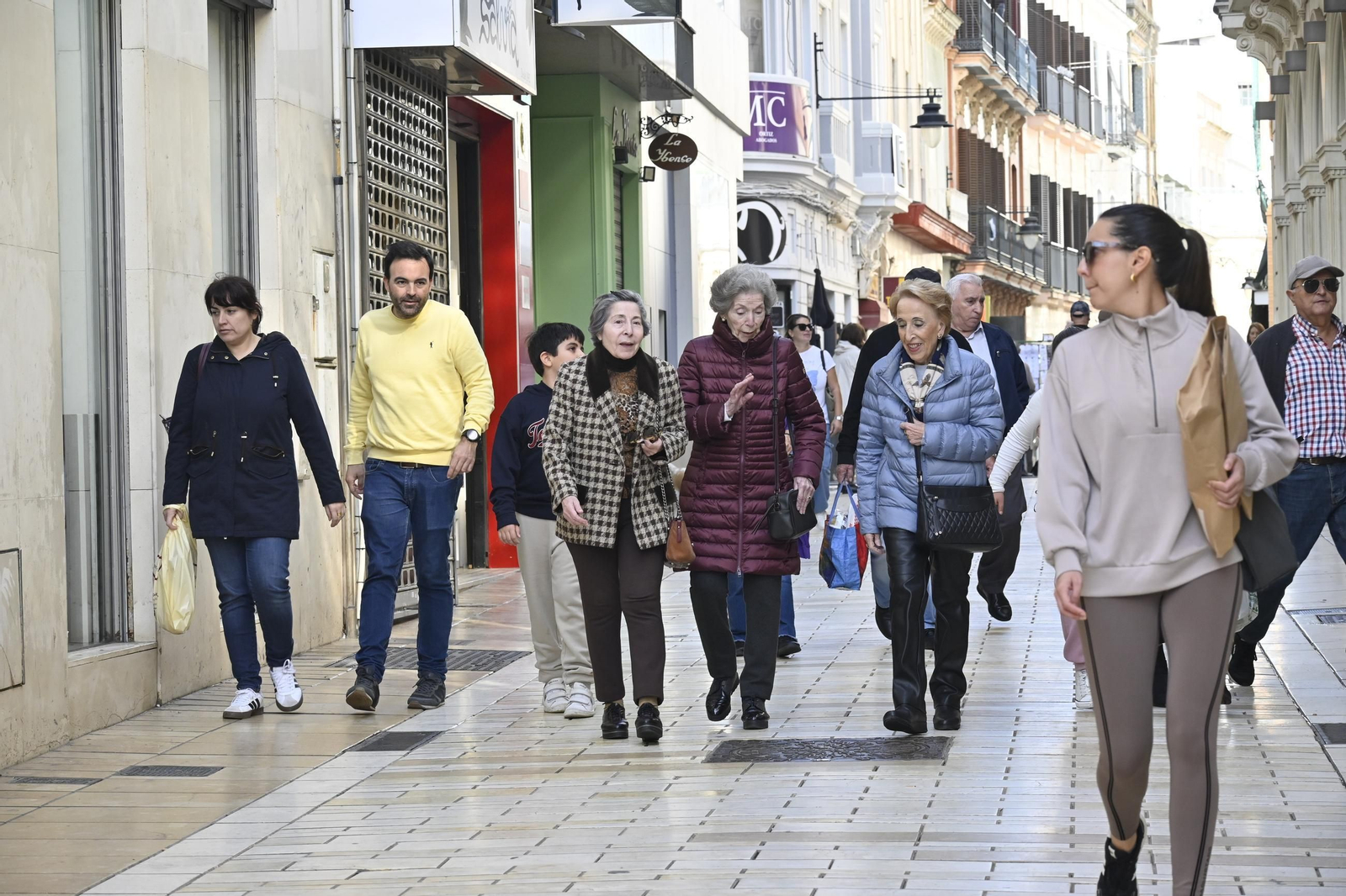 Imágenes de ambiente del sábado 2 de noviembre en Huelva