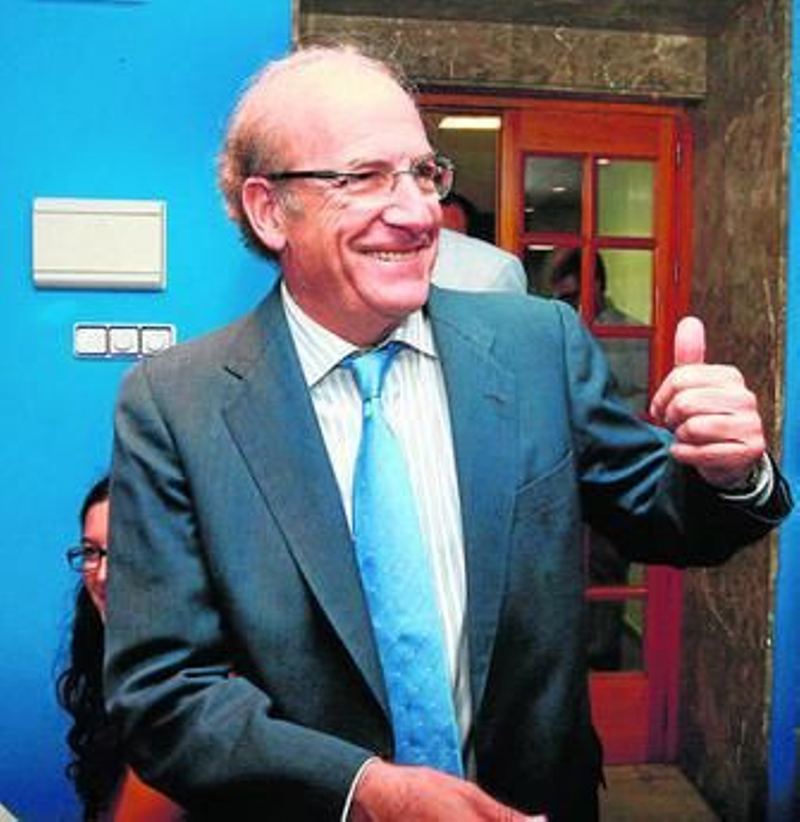 El alcalde, Pedro Rodríguez, ayer, en la sede del PP.