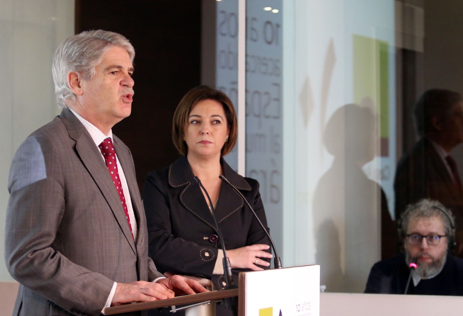 La visita de los embajadores de los países árabes al X aniversario de la casa árabe