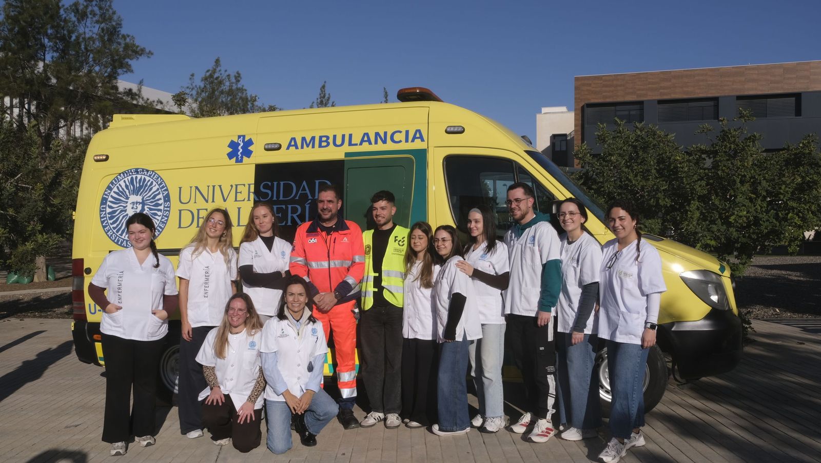 La Facultad de Ciencias de la Salud de la UAL suma a sus instalaciones una ambulancia didáctica