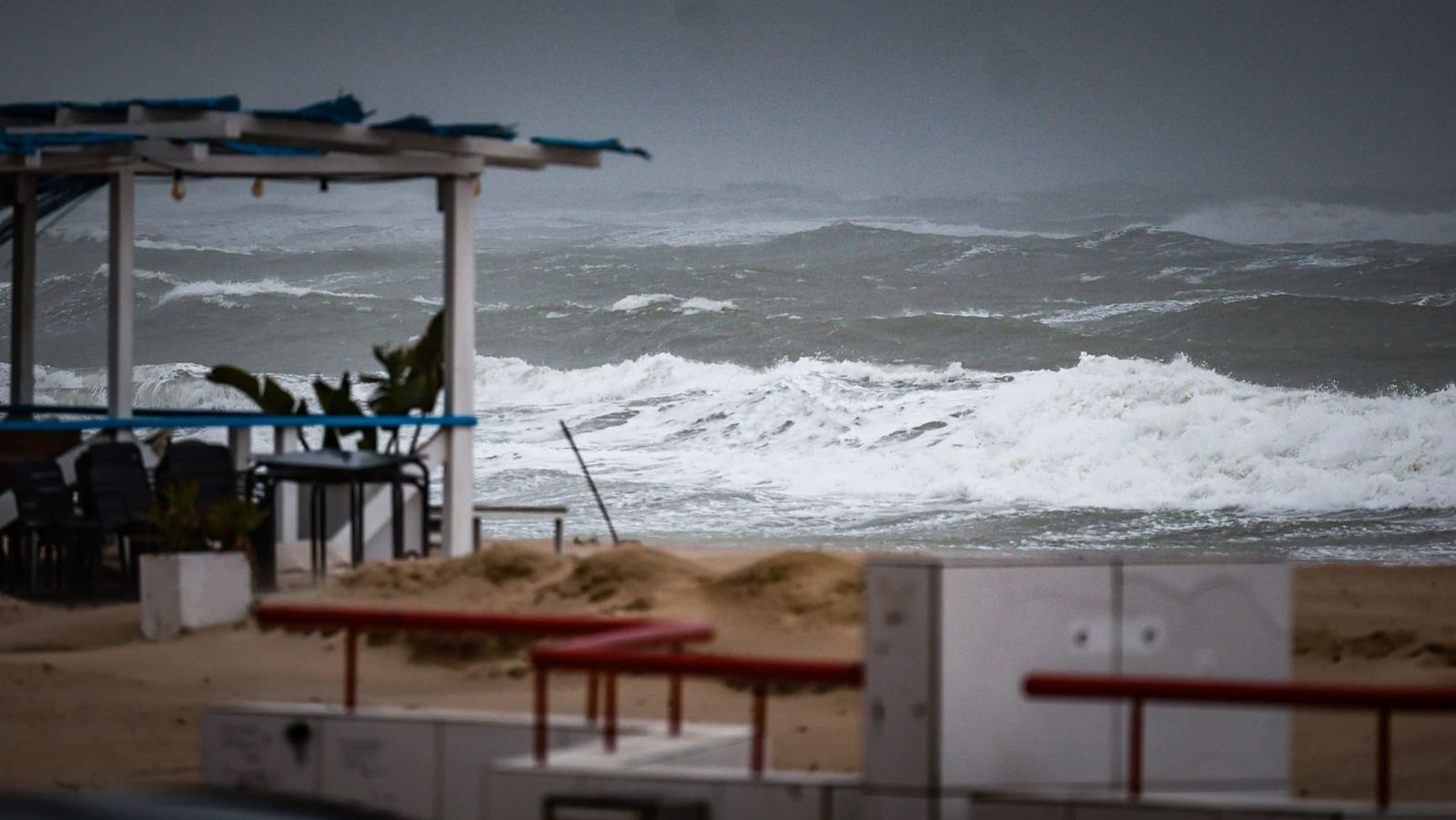 Fuerte temporal marítimo en Cádiz.