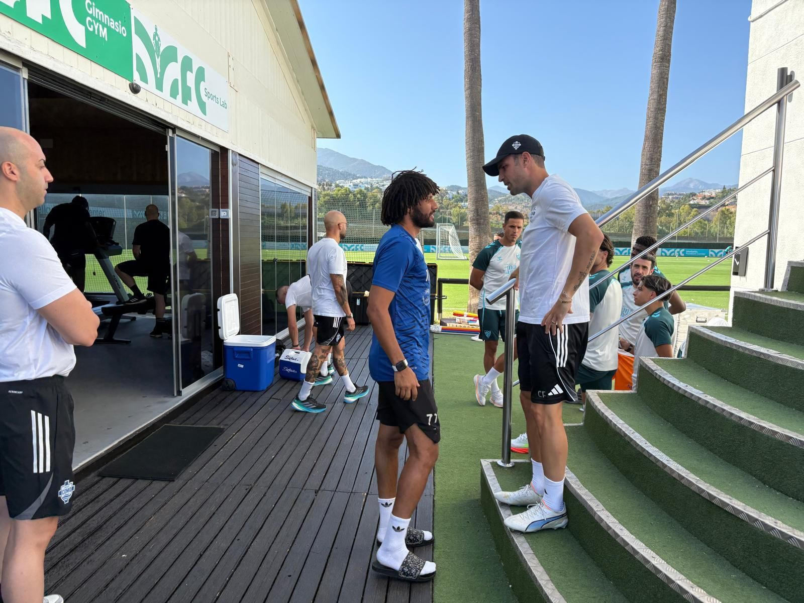 Cesc Fábregas y Fekir, entre los VIPS de Marbella antes del Málaga CF-Al-Wrakh