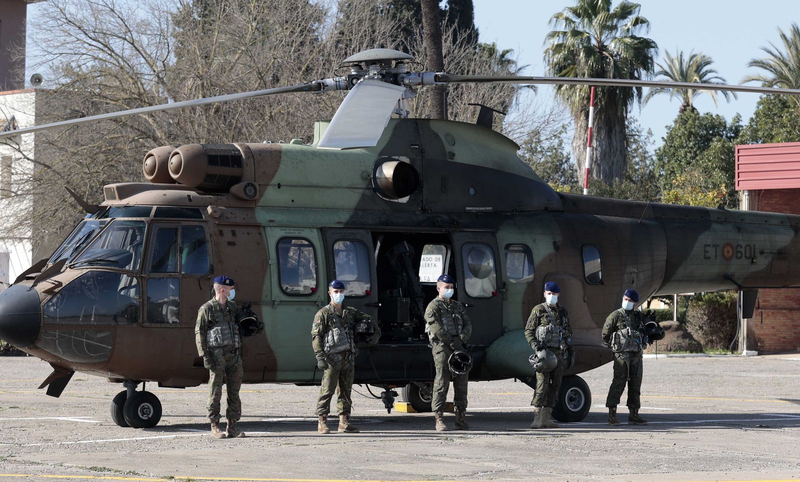 La visita de Margarita Robles a la Base del Copero en imágenes