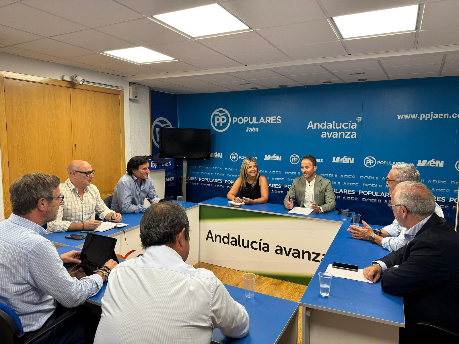 Directiva del Partido Popular de Jaén en reunión.
