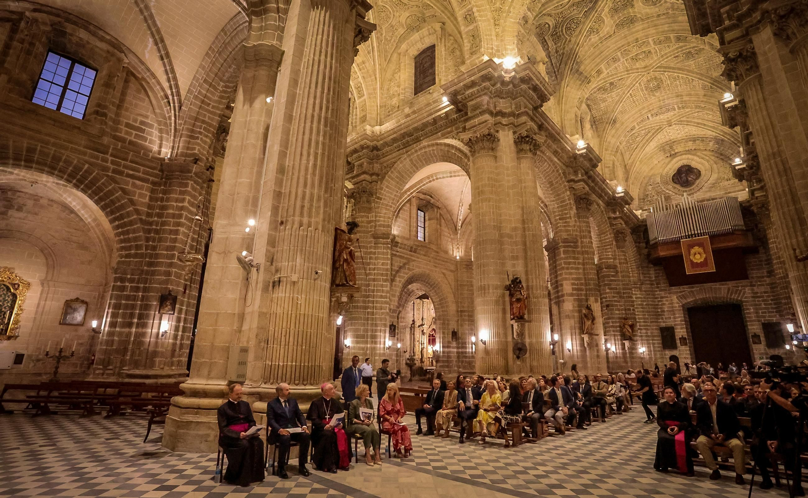 Imágenes de la nueva iluminación de la Catedral de Jerez