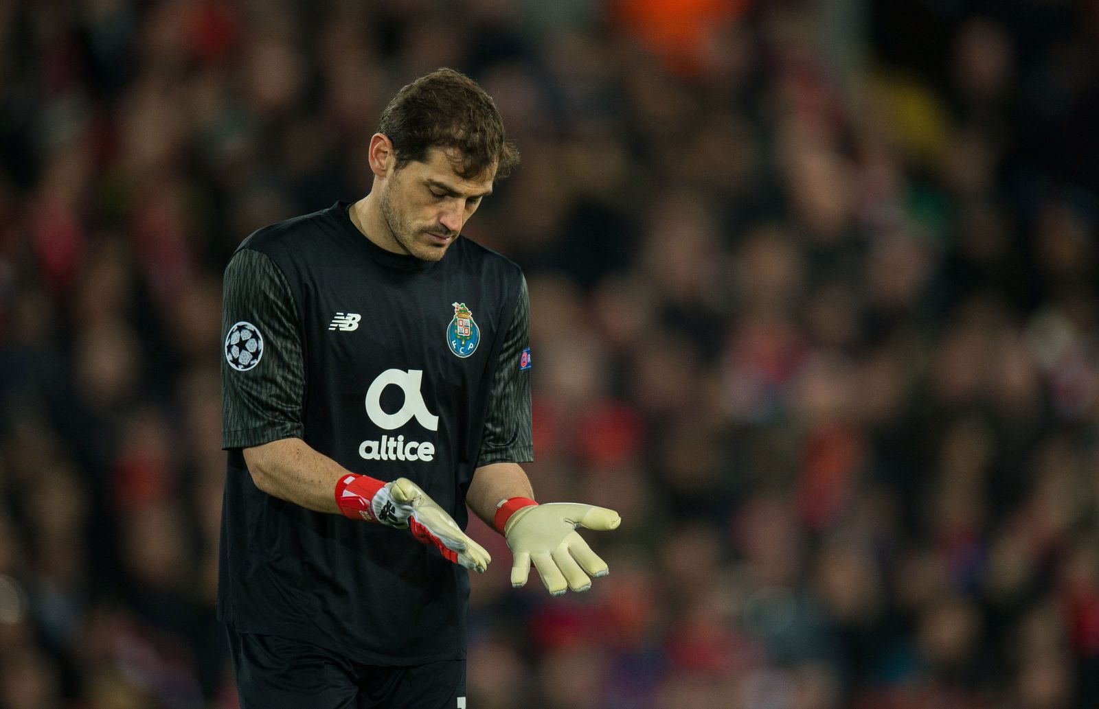 Casillas, en un partido con el Oporto.