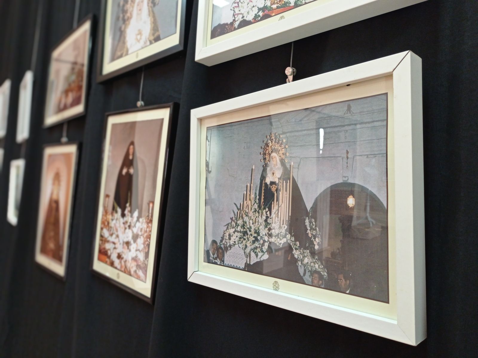 Lobres acoge una exposición fotográfica sobre la Semana Santa del municipio de la Costa de Granada