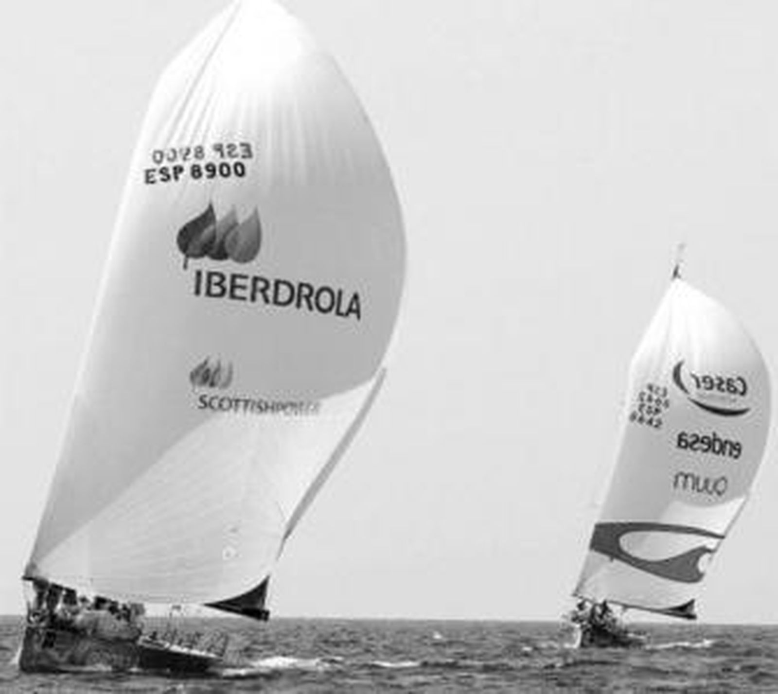 El 'Desafío' -izquierda- se colocó líder de la clase GP 42, mientras que el Caser-Quum se situó quinto.