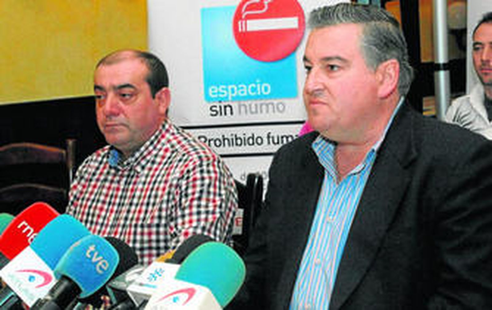 El empresario del asador, en la rueda de prensa que ofreció ayer.