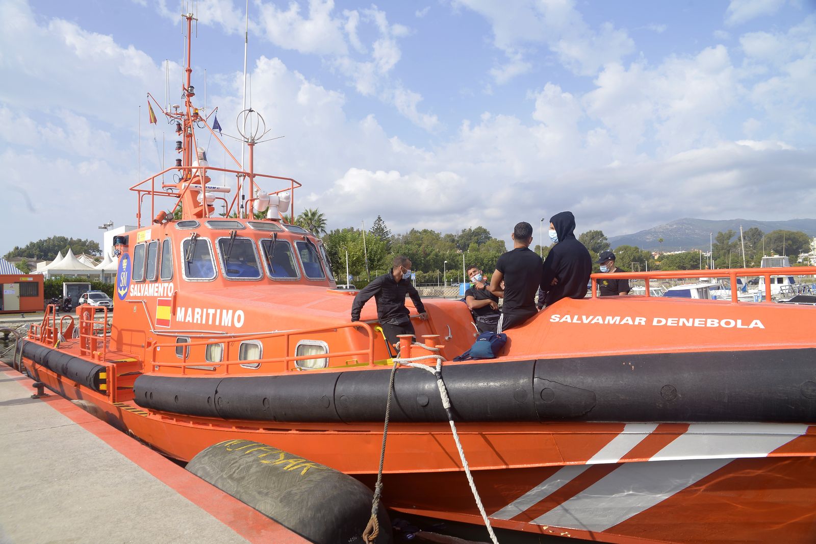 Fotos del desembarco del Denebola de Salvamento Marítimo