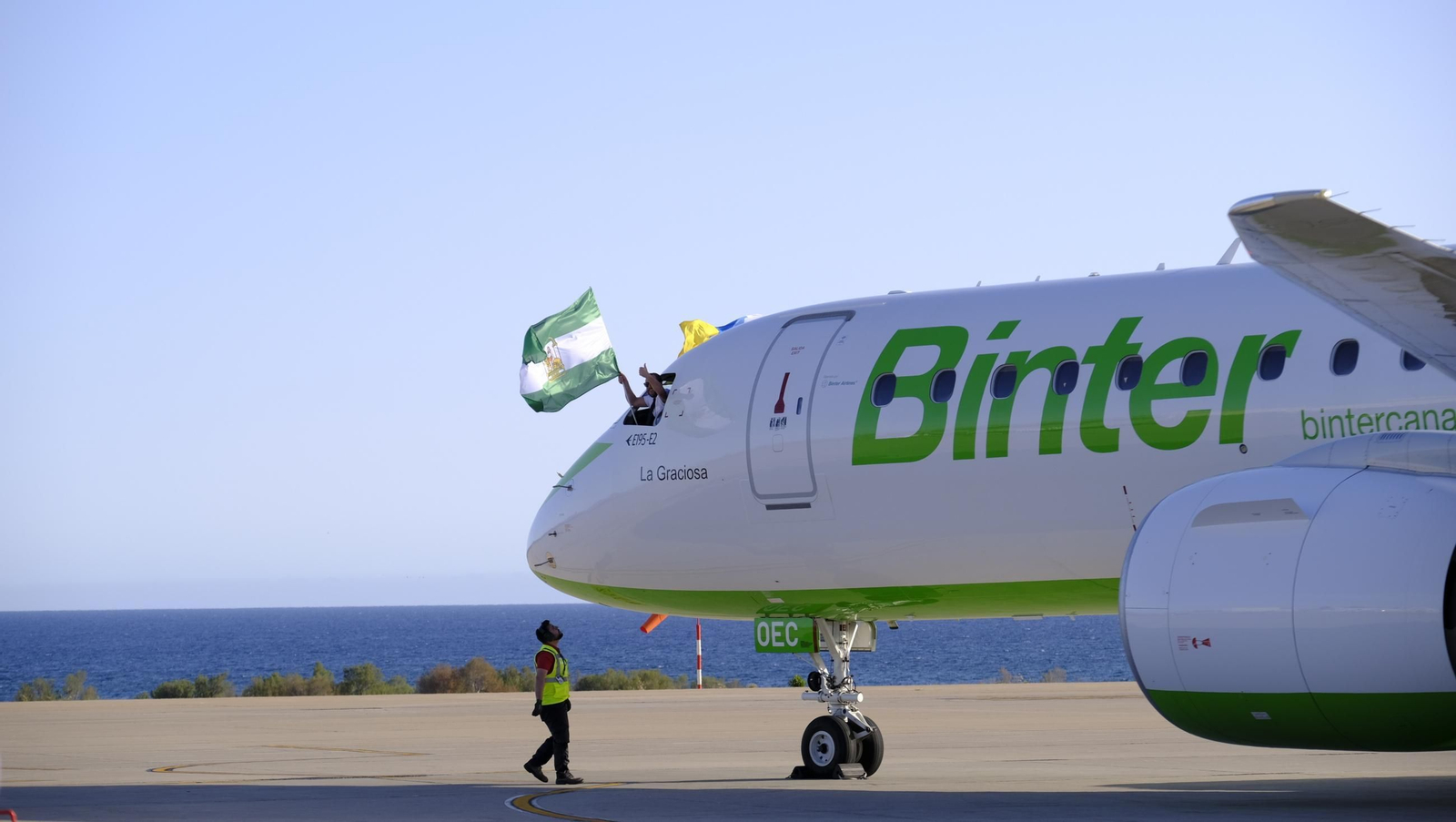 La compañía canaria Binter llega a Almería para quedarse, en imágenes