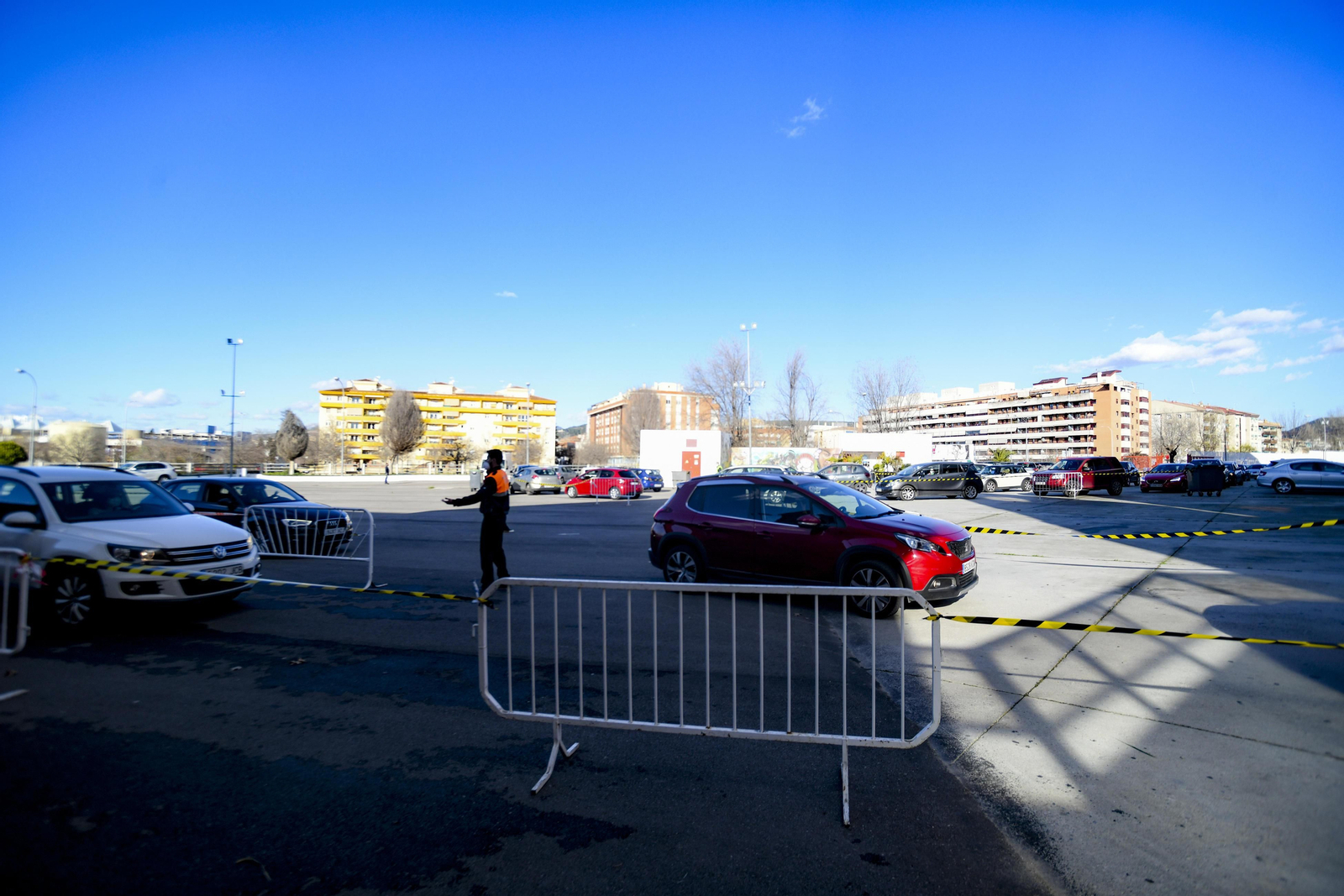 Fotos: así ha sido el inicio de la vacunación masiva del personal educativo de Granada