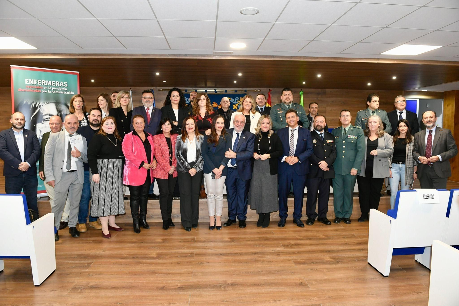 Autoridades, ponentes y miembros de los Cuerpos y Fuerzas de Seguridad del Estado, en las ponencias.