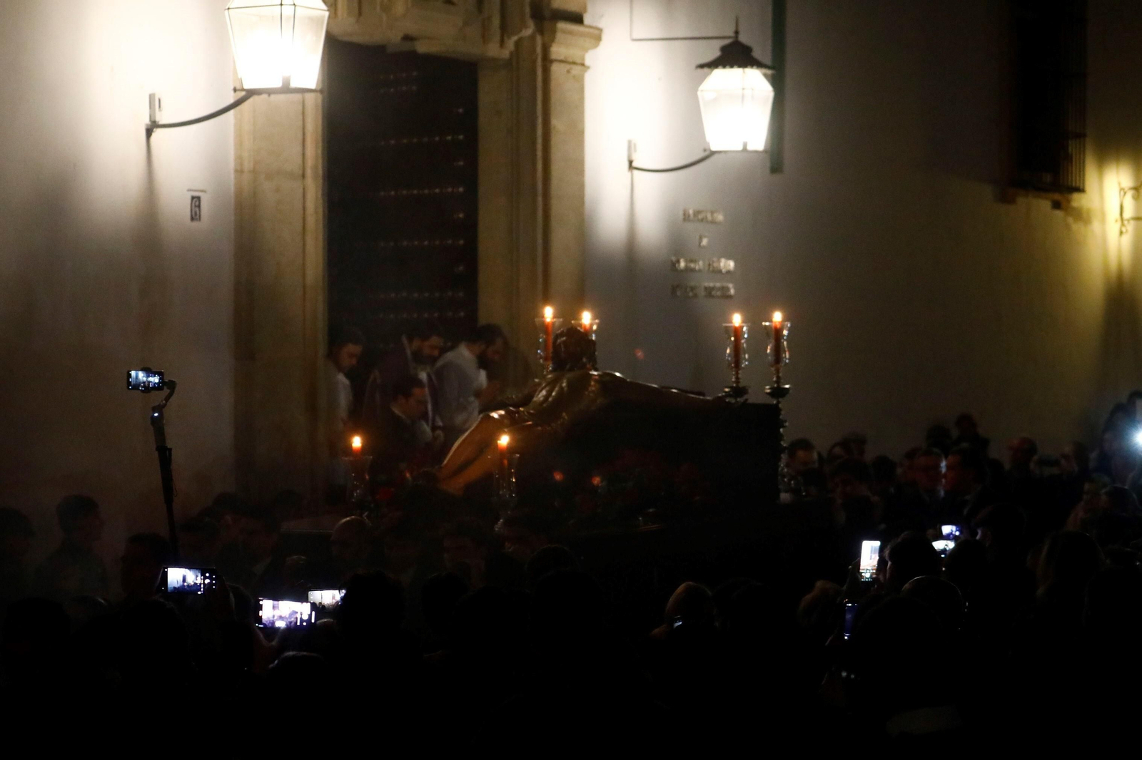 Las mejores imágenes del vía crucis del Cristo de la Clemencia en Córdoba Las mejores imágenes del vía crucis del Cristo de la Clemencia en Córdoba