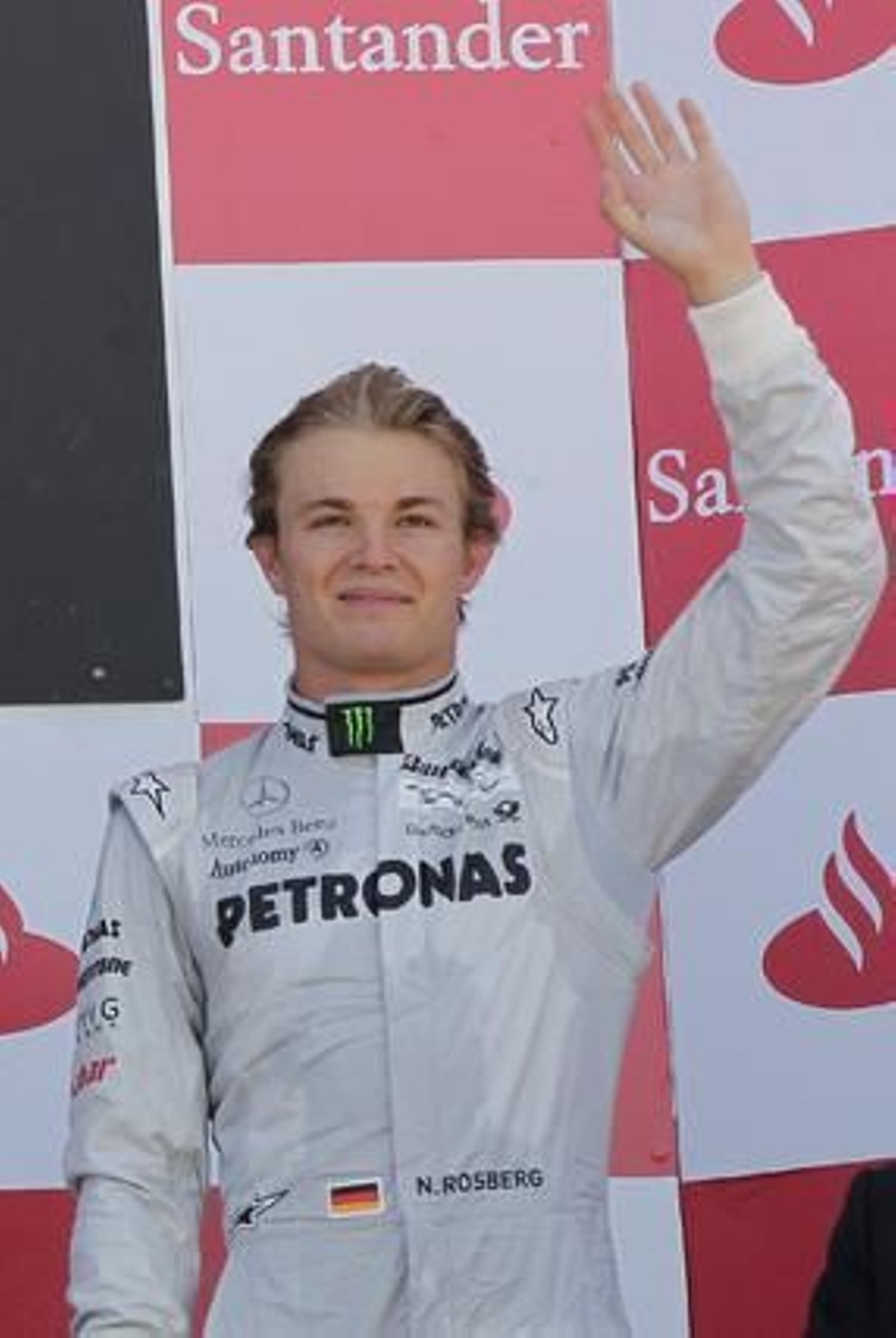Nico Rosberg alcanza el tercer puesto.