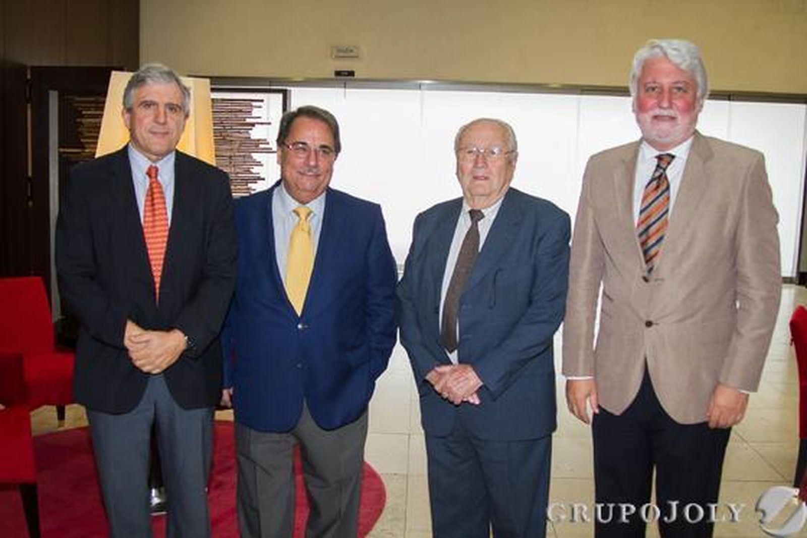 José López Barneo, catedrático de Fisiología de la Universidad de Sevilla; Eugenio Domínguez Vilches, rector de la UNIA; el empresario Luis Alarcón de la Oliva y Jesús Castañeiras, presidente de la Real Academia de Medicina de Sevilla. / Reportaje gráfico: Juan Carlos Vázquez y Victoria Hidalgo