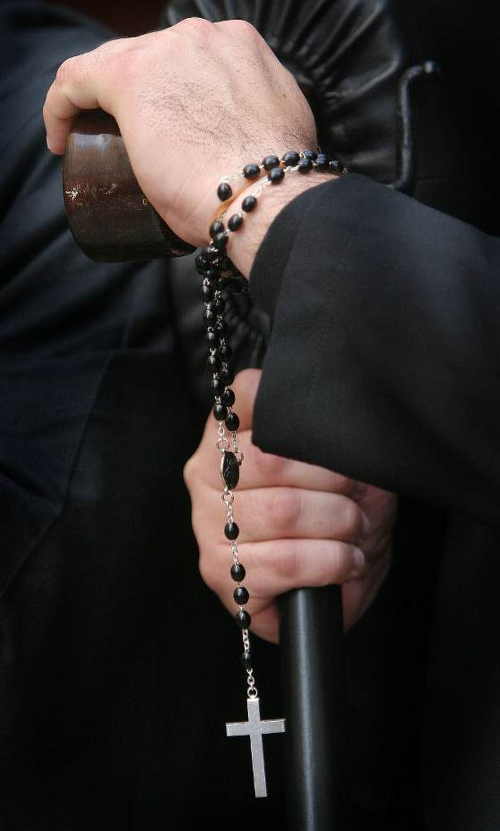 Manos de un cargador de Amor y Sacrificio portando un rosario.

Foto: Vanesa Lobo