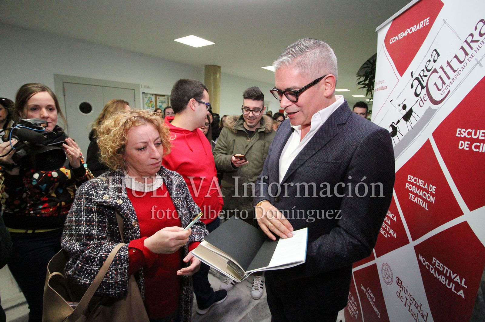 Boris Izaguirre presenta "Tiempo de Tormentas" en la Universidad de Huelva, en imágenes