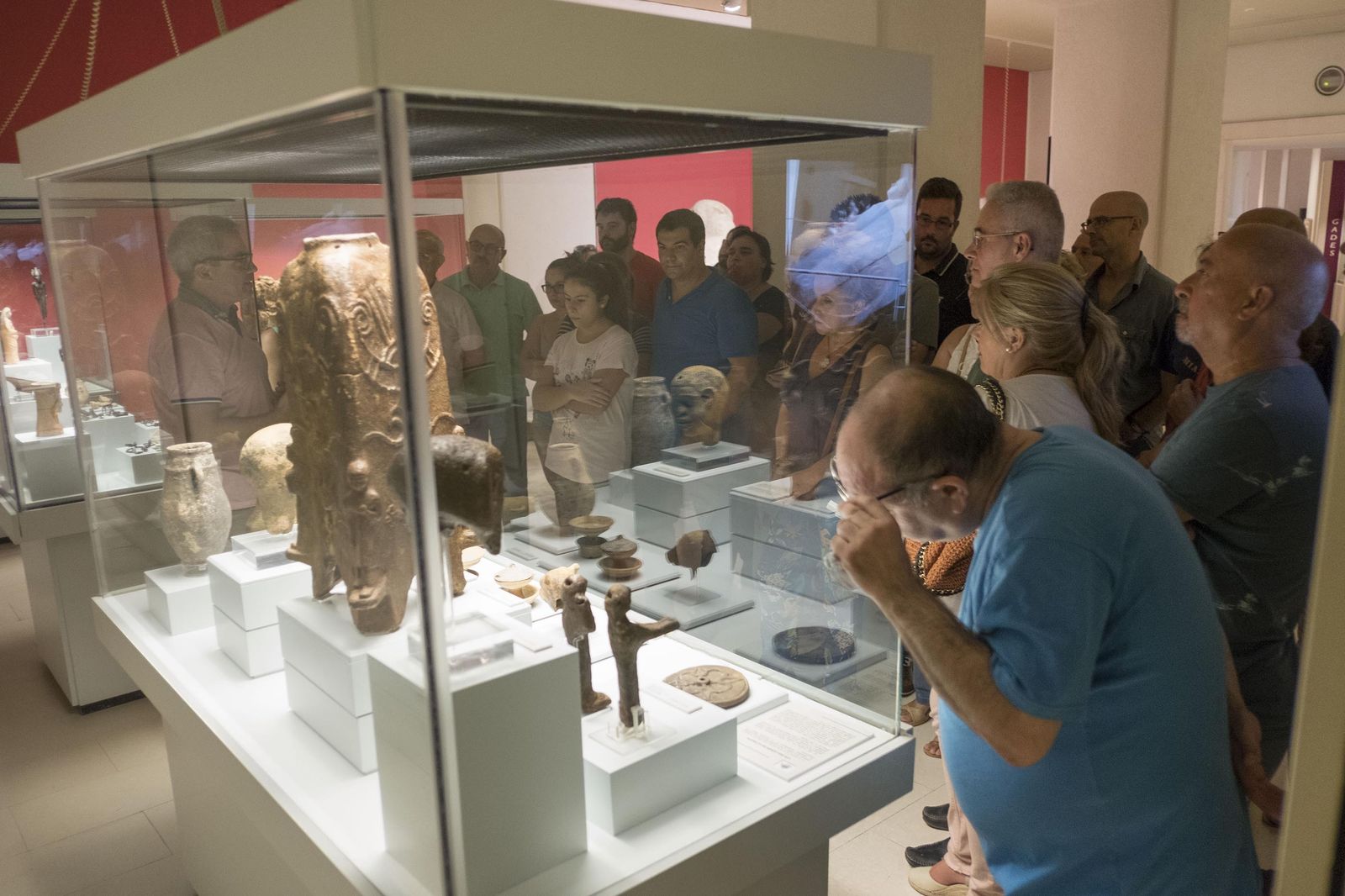 Imagen de archivo de una visita guiada en el Museo de Cádiz