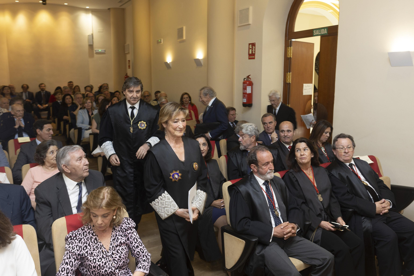 El penalista Francisco Baena Bocanegra recibe la medalla al mérito de la Abogacía Española. El penalista Francisco Baena Bocanegra recibe la medalla al mérito de la Abogacía Española.