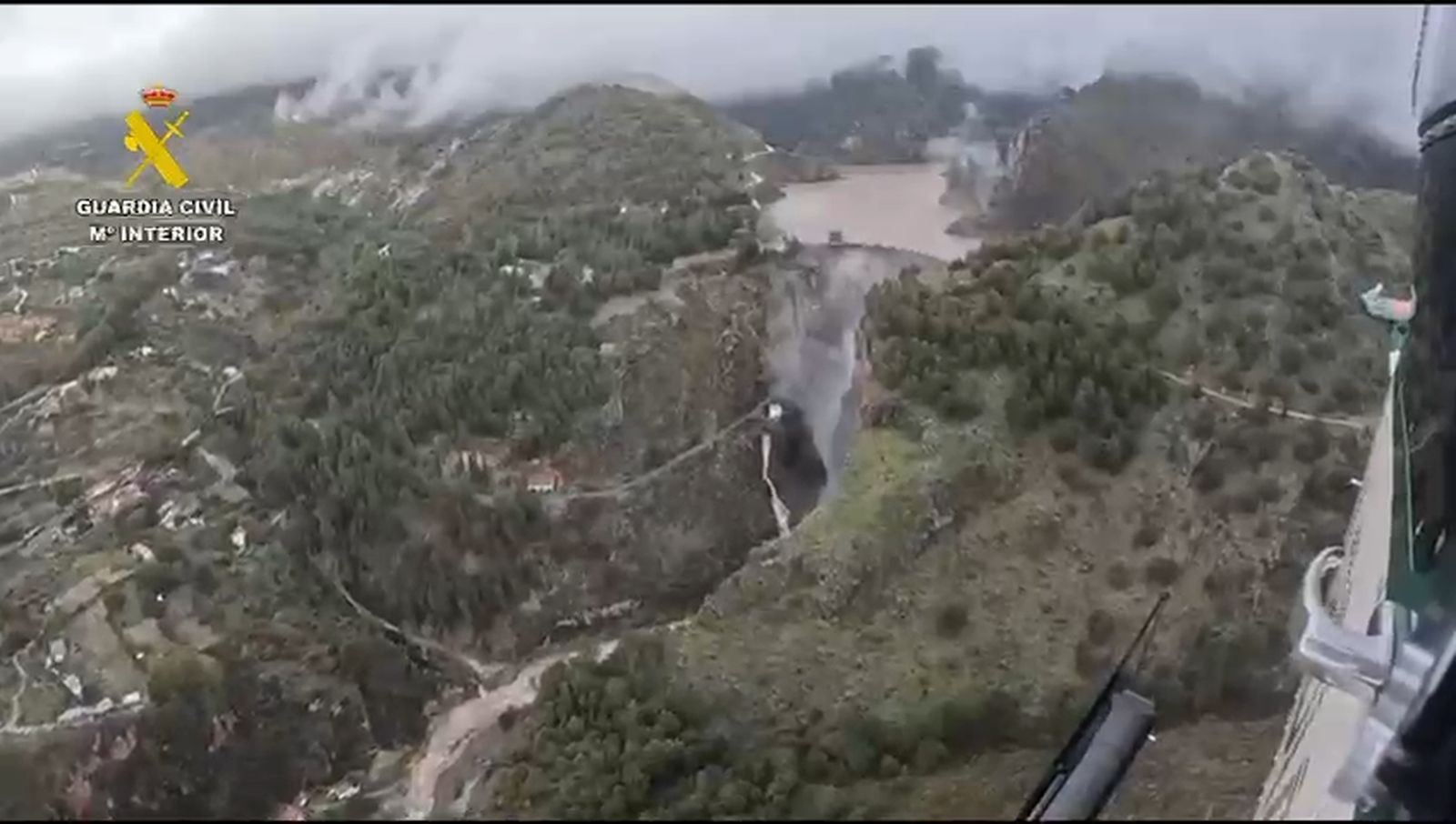 Imágenes aéreas de la situación en el río Aguas Blancas, Dúdar, Quéntar y el pantano