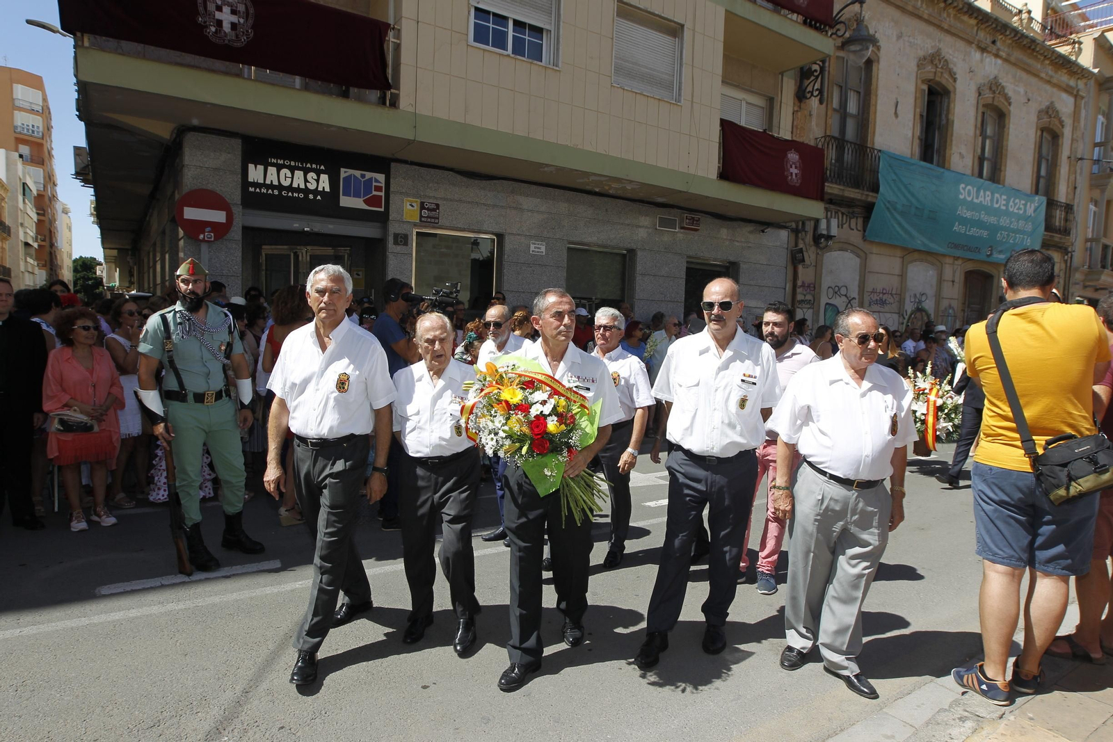 Fotogalería ofrenda floral a la Virgen del Mar. Feria de Almería 2019