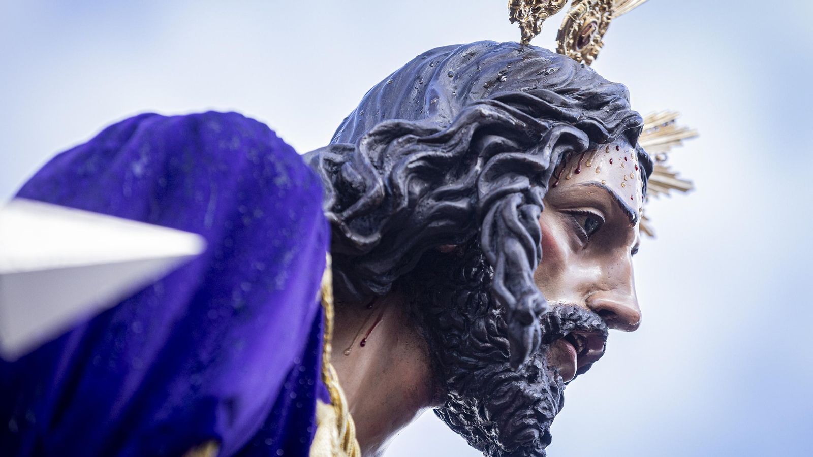 En imágenes,  El Prendimiento de San Fernando tuvo que volverse a su templo entre lágrimas y lluvia