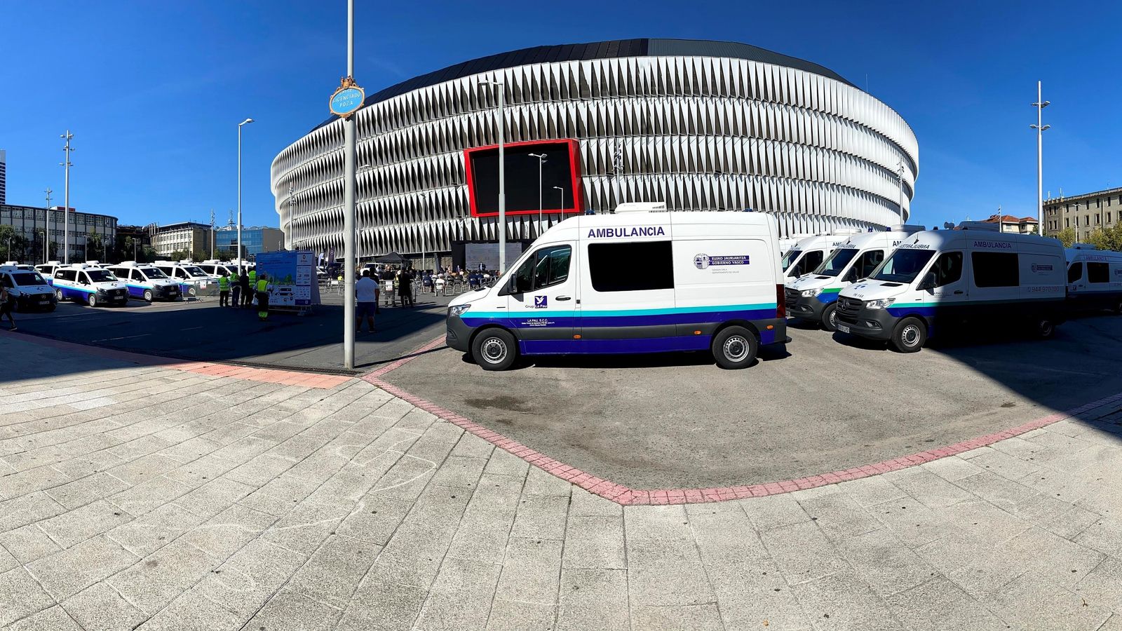 eSprinter y eVito forman parte de la nueva flota eléctrica de la cooperativa de transporte sanitario Grup La Pau. eSprinter y eVito forman parte de la nueva flota eléctrica de la cooperativa de transporte sanitario Grup La Pau.