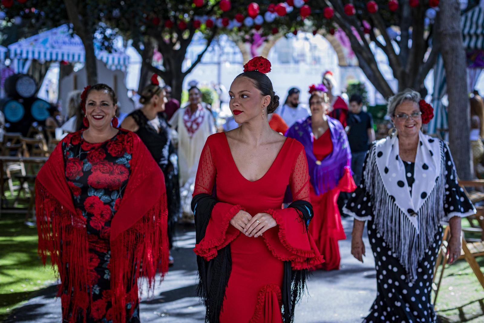 Búscate en las imágenes del Día de la Mujer de la Feria del Carmen y de la Sal de San Fernando