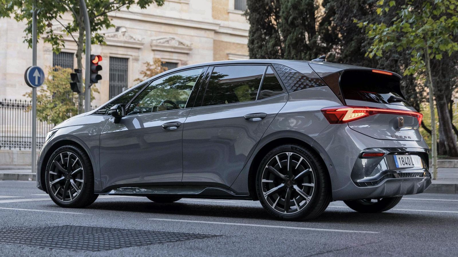 Las ofertas vinculadas a la financiación añadidas a las deducciones fiscales o la ayuda vinculada al Moves permiten adquirir un Cupra Born a precios muy cometitivos.