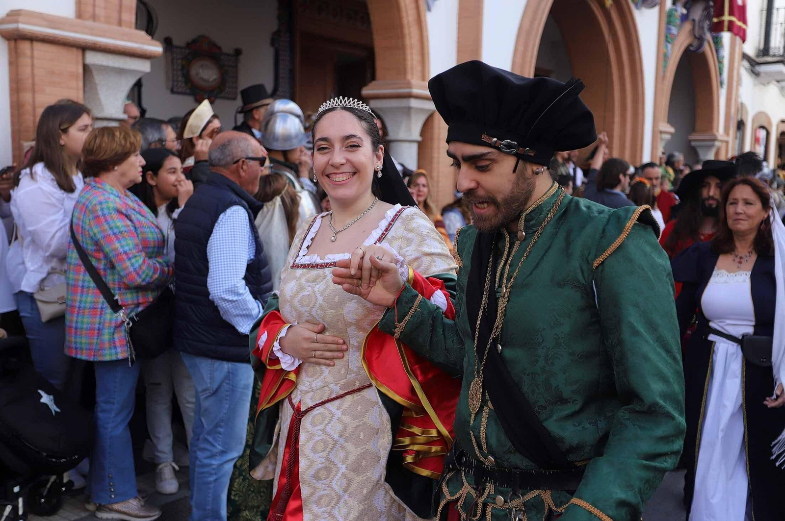 Imágenes del gran ambiente en la Feria Medieval de Palos de la Frontera, Huelva