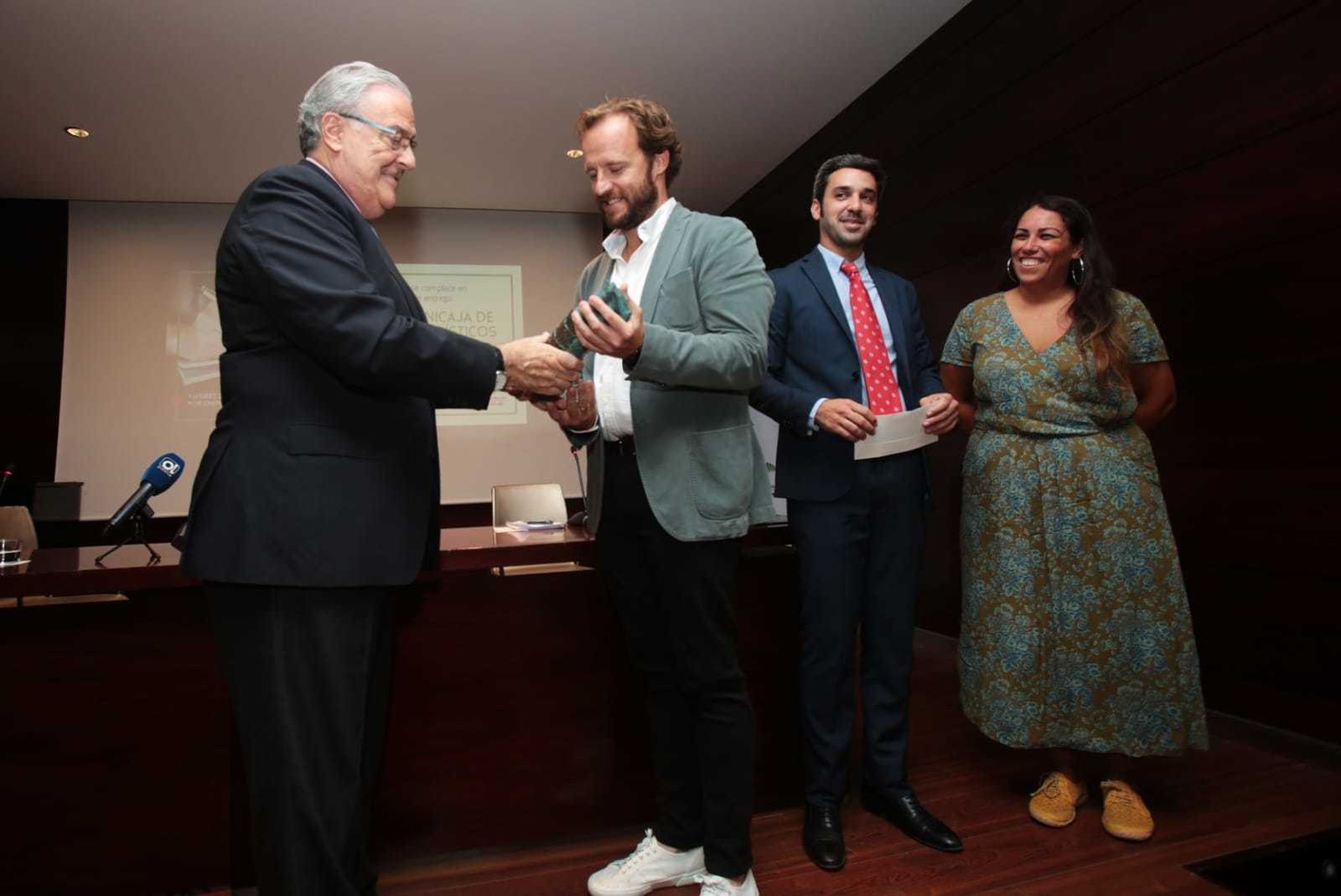Entrega del Premio Unicaja a Francisco Apaolaza.