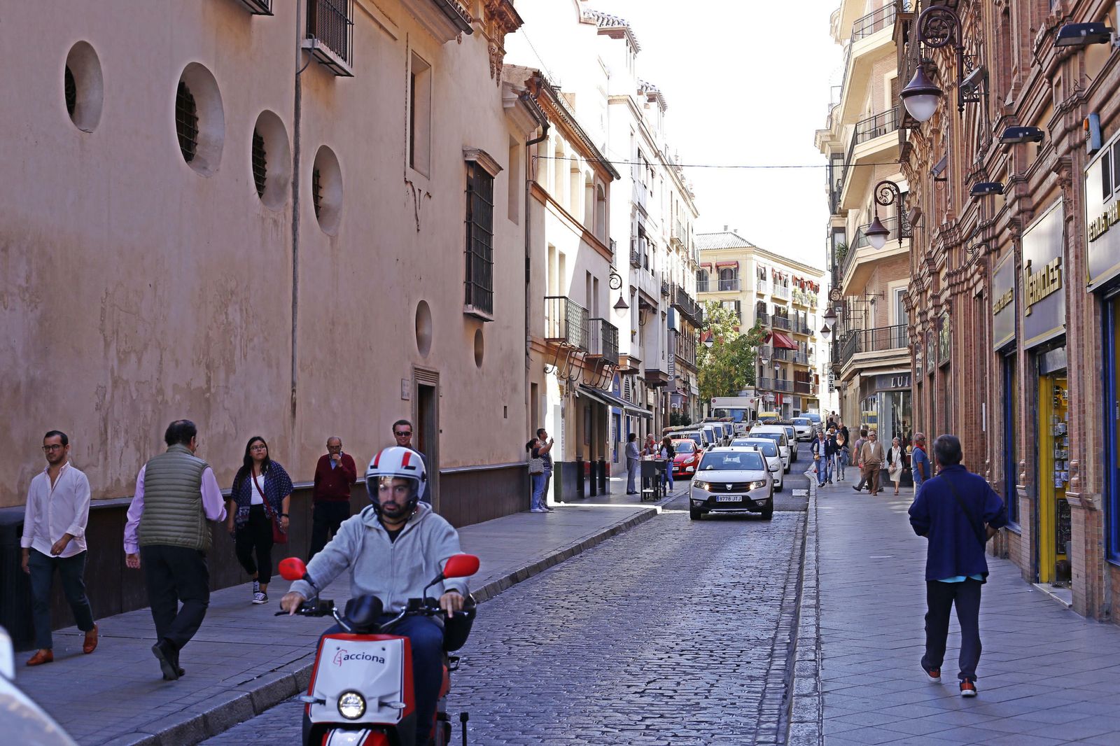 Calles Villegas, junto a la iglesia del Salvador, y Cuesta del Rosario.