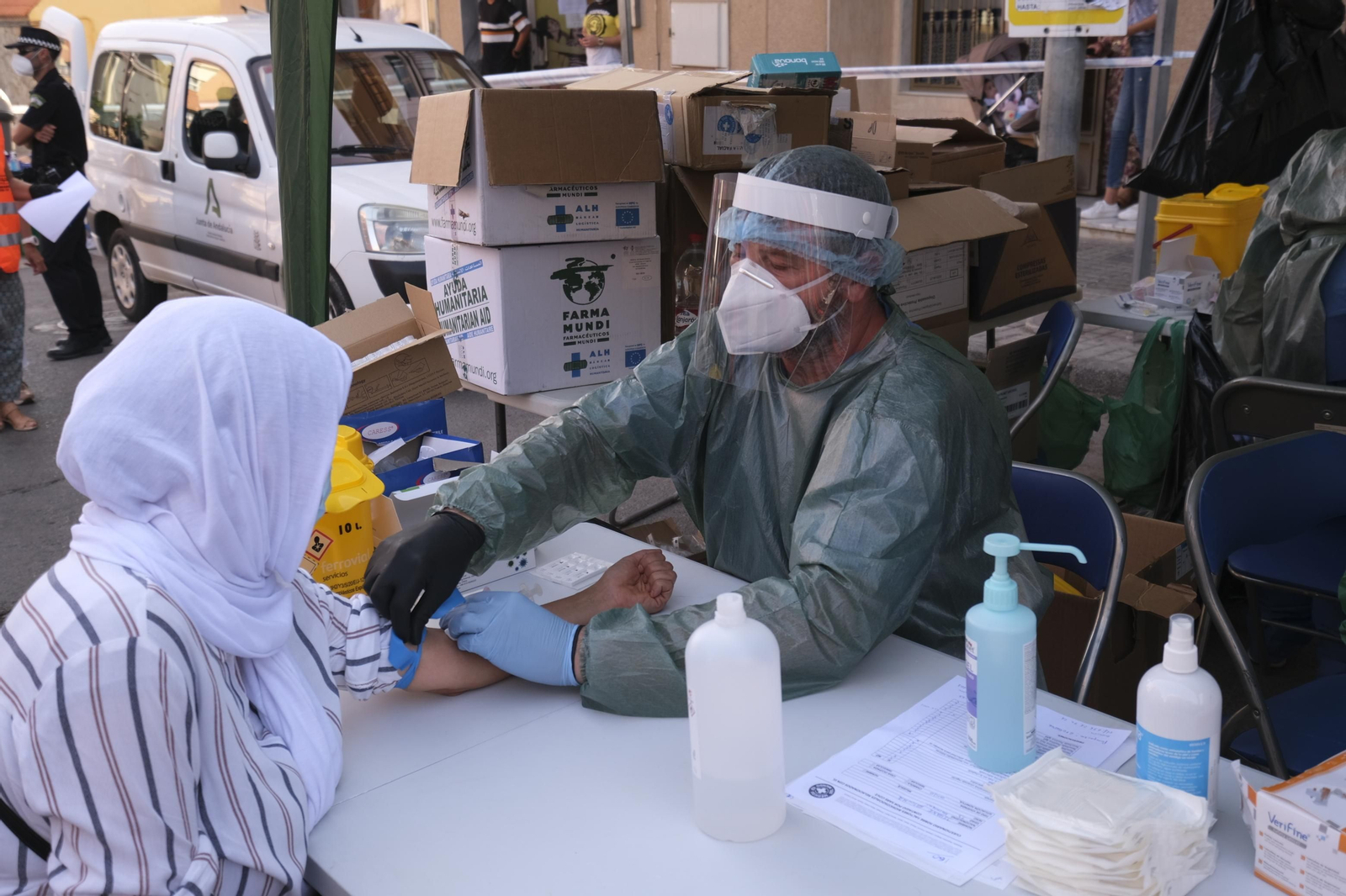 Los barridos de test ayudan a localizar antes a los casos asintomáticos y evitar más contagios.