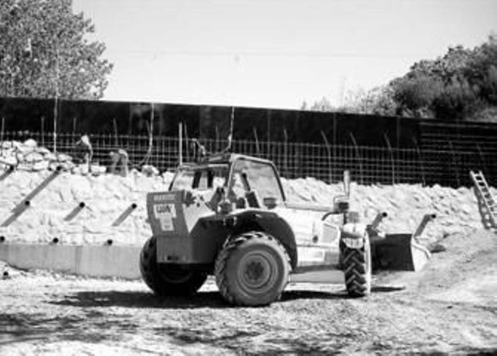 Los trabajos de construcción de los diques está previsto que concluyan en unos tres meses.